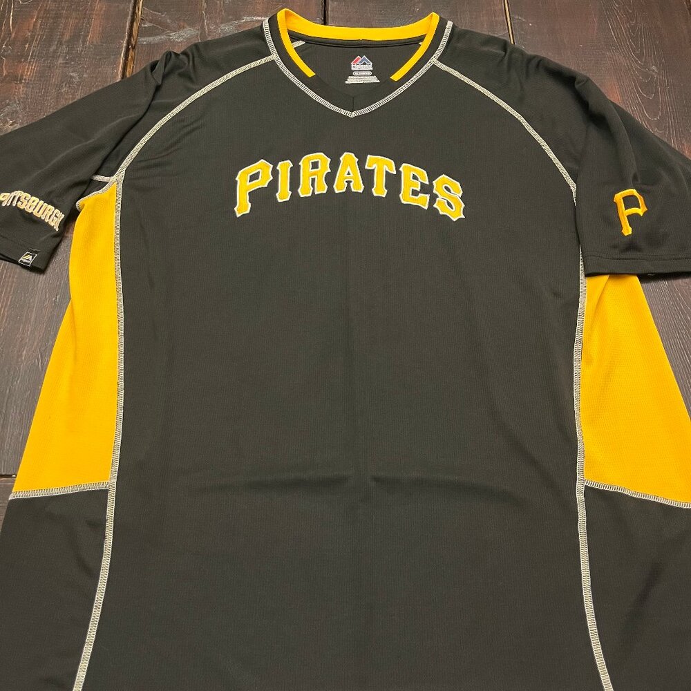 Like new, pre-owned condition! Worn very lightly with no stains, rips, or fading